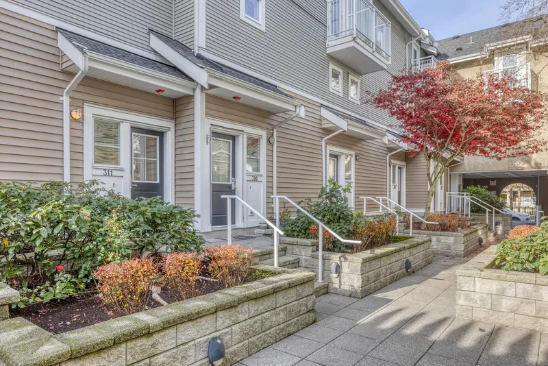 311 618 LANGSIDE AVENUE - photo 1 of 25