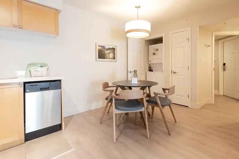 1224 4308 MAIN STREET - photo 3 of 10