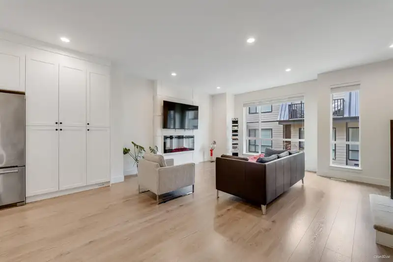 34 15688 28 AVENUE - photo 1 of 34