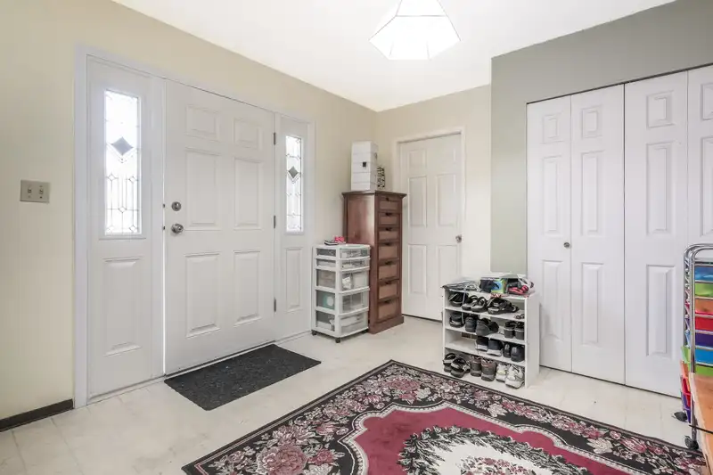 14380 66 AVENUE - photo 4 of 21