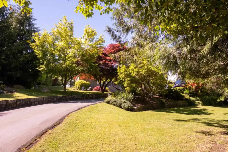 6265 SUMMIT AVENUE - photo 3 of 40