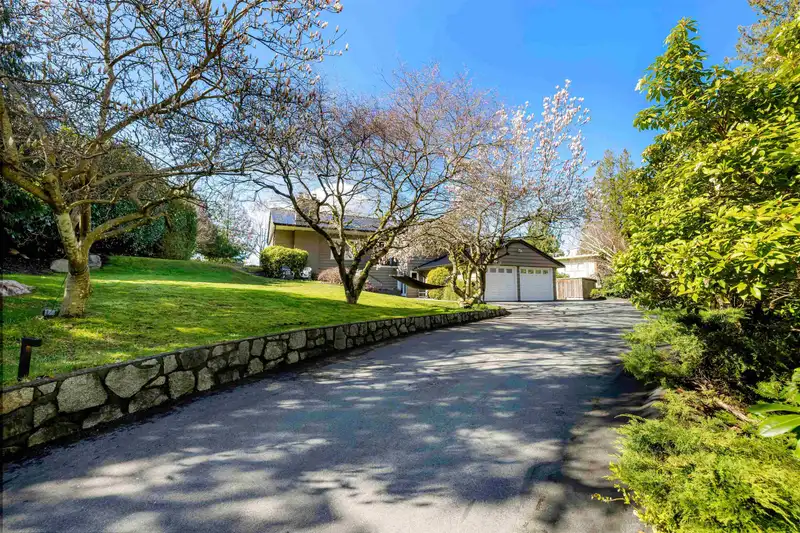 6265 SUMMIT AVENUE - photo 4 of 40