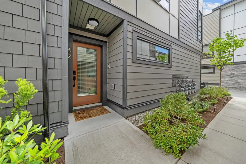 82 20150 81 AVENUE - photo 2 of 40