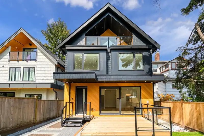 2 950 17TH AVENUE - photo 1 of 40