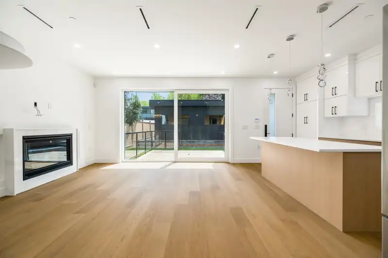 2 950 17TH AVENUE - photo 3 of 40
