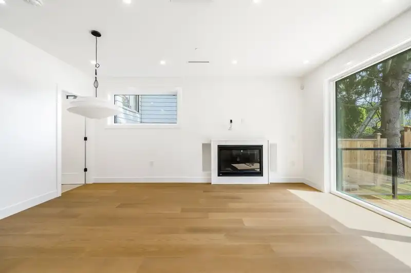 2 950 17TH AVENUE - photo 4 of 40