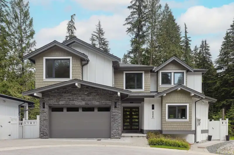 3529 ANNE MACDONALD WAY - photo 1 of 40
