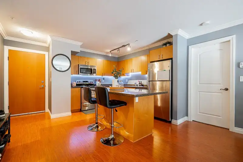 312 8717 160 STREET - photo 4 of 24