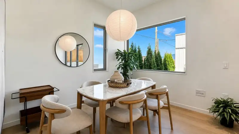 1 2915 E 5TH AVENUE - photo 3 of 19