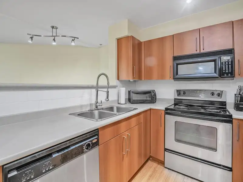 107 3575 EUCLID AVENUE - photo 3 of 25