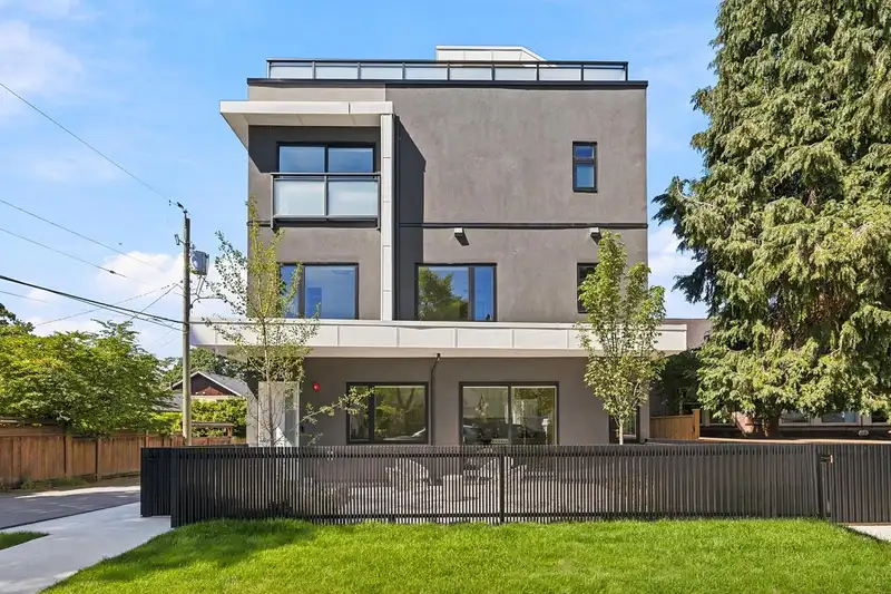 1 2511 KITCHENER STREET - photo 1 of 30