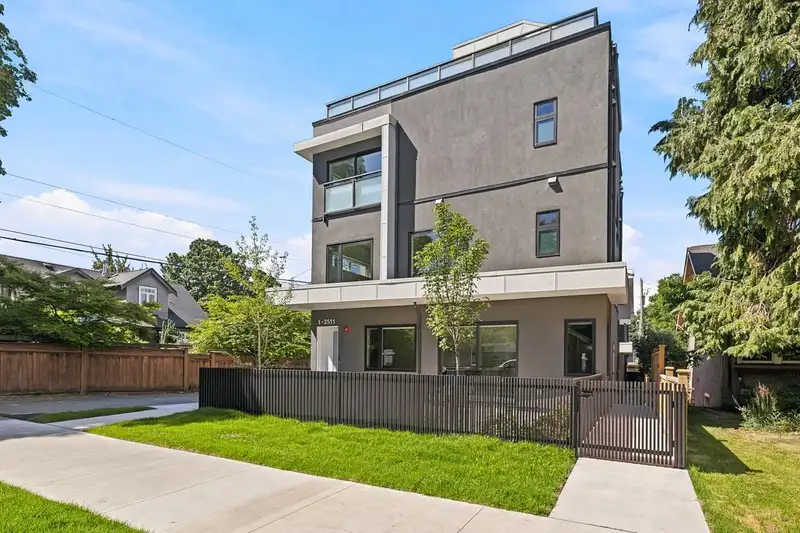 1 2511 KITCHENER STREET - photo 2 of 30