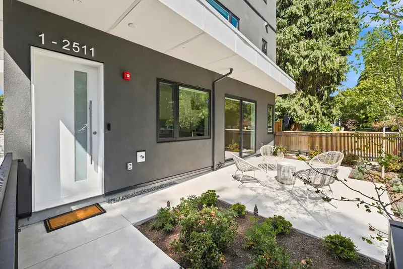 1 2511 KITCHENER STREET - photo 4 of 30