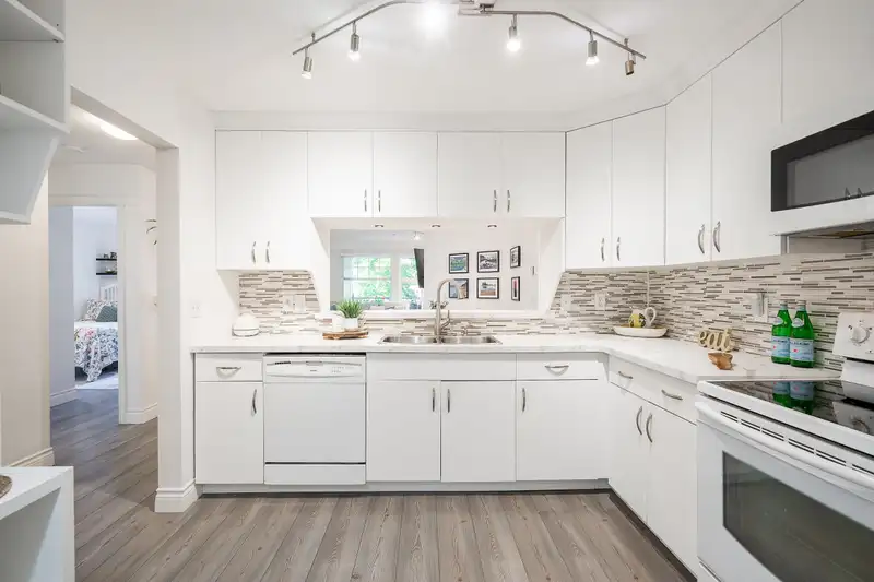 202 3075 PRIMROSE LANE - photo 4 of 39