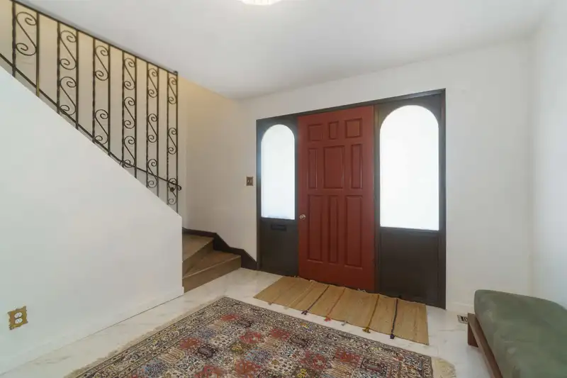5478 HEATHDALE COURT - photo 3 of 30
