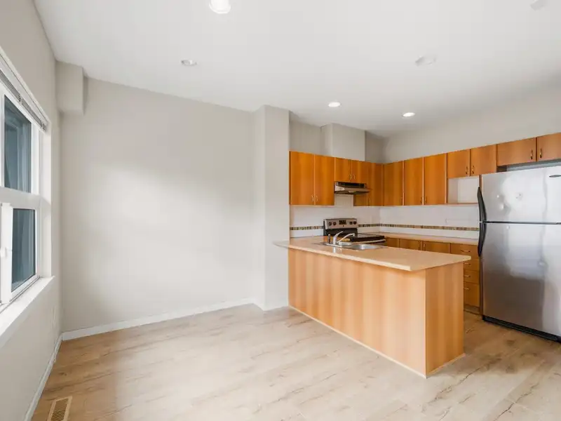 25 6366 126 STREET - photo 2 of 21