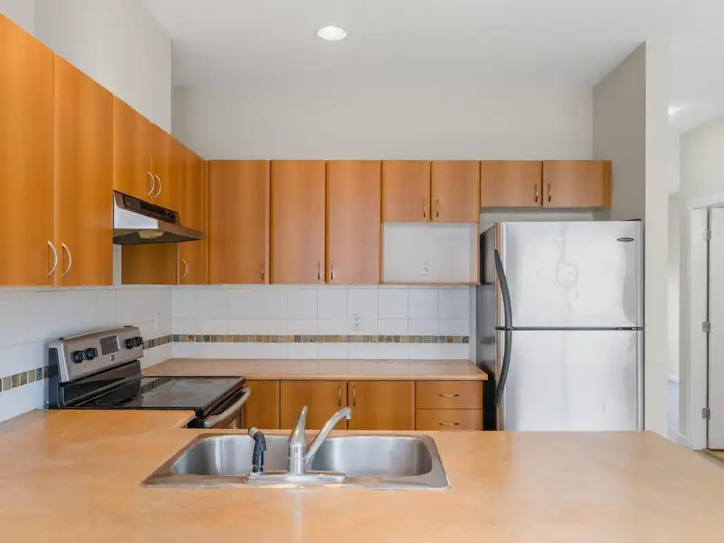 25 6366 126 STREET - photo 3 of 21