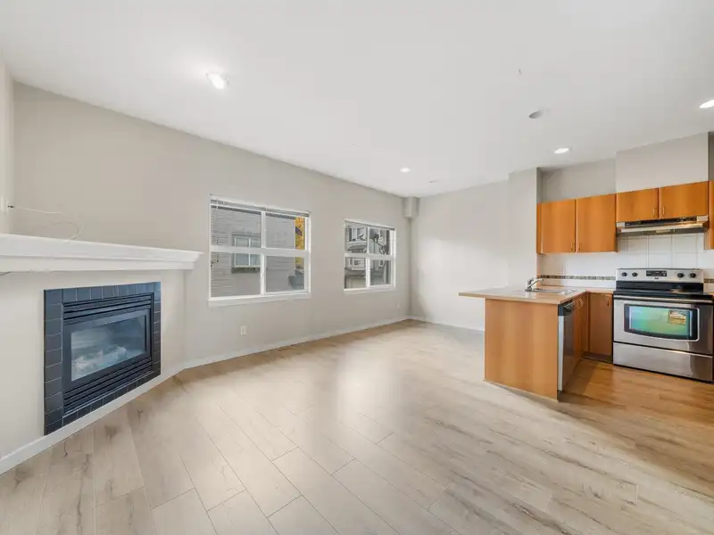 25 6366 126 STREET - photo 4 of 21