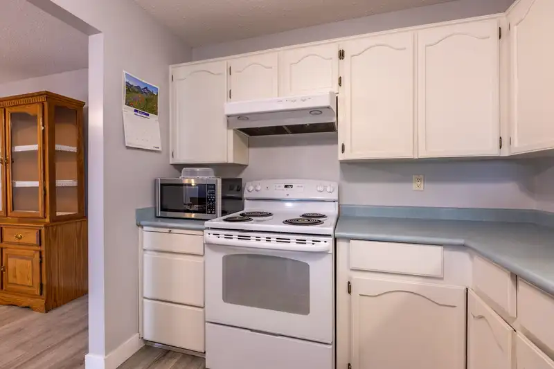 211 31850 UNION AVENUE - photo 4 of 34