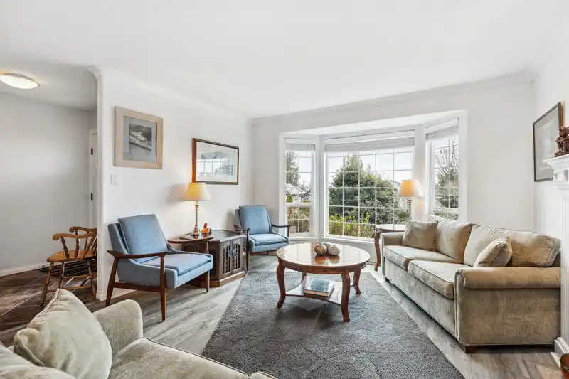 366 E 5TH STREET - photo 4 of 28