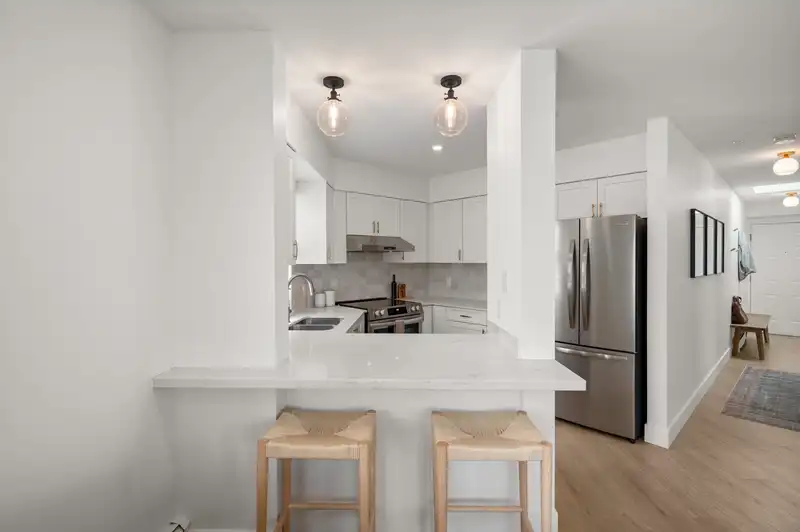 305 15233 PACIFIC AVENUE - photo 3 of 32