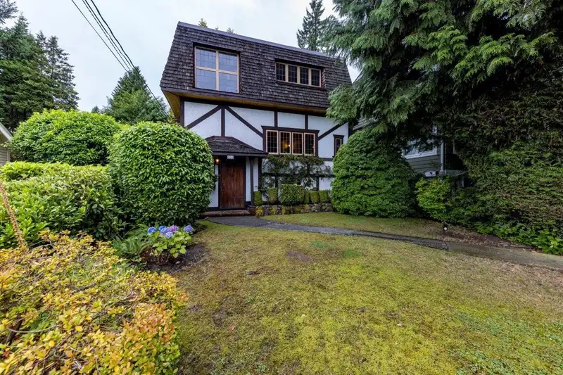 292 E ST. JAMES ROAD - photo 1 of 40