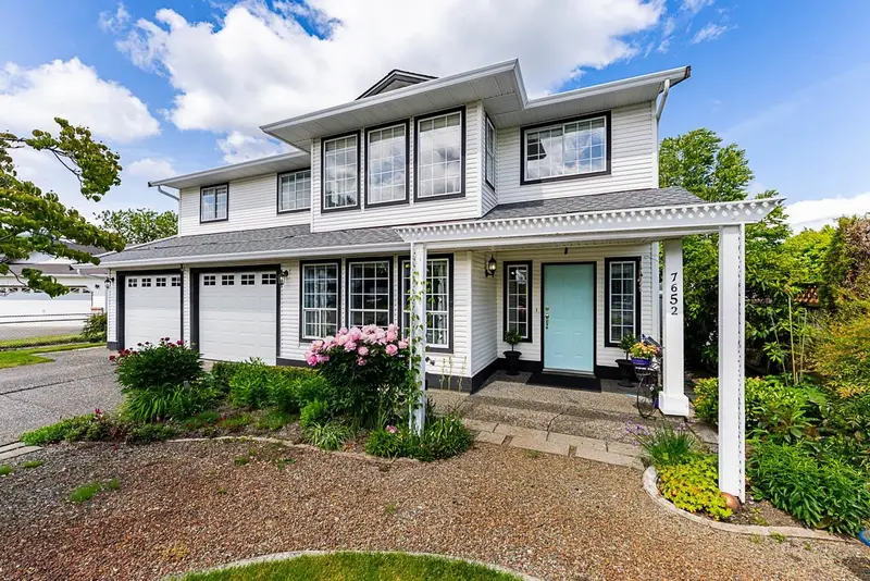 7652 SAPPHIRE DRIVE - photo 1 of 25