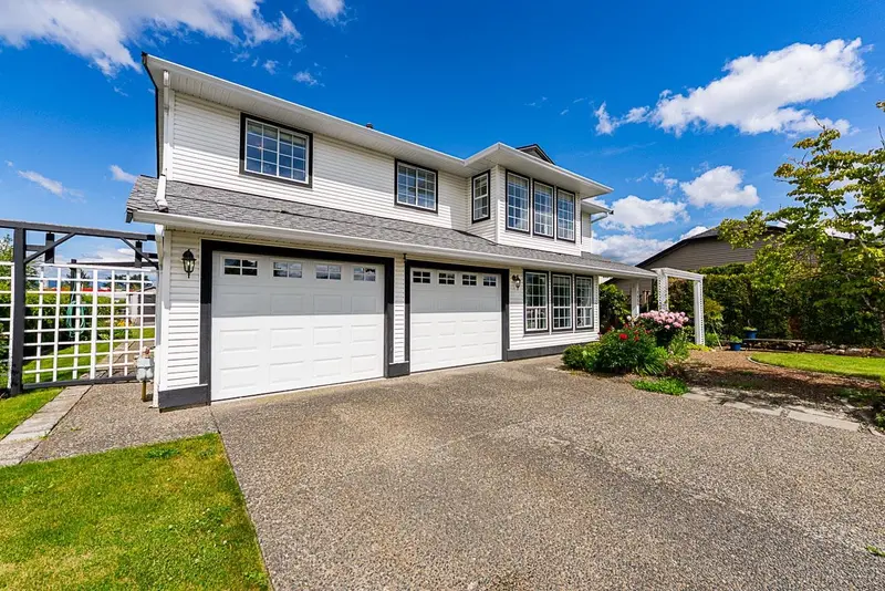 7652 SAPPHIRE DRIVE - photo 2 of 25