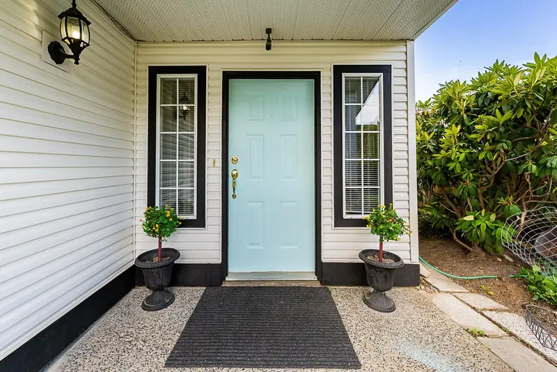 7652 SAPPHIRE DRIVE - photo 3 of 25