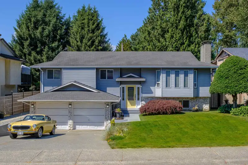 21159 DOUGLAS AVENUE - photo 1 of 34