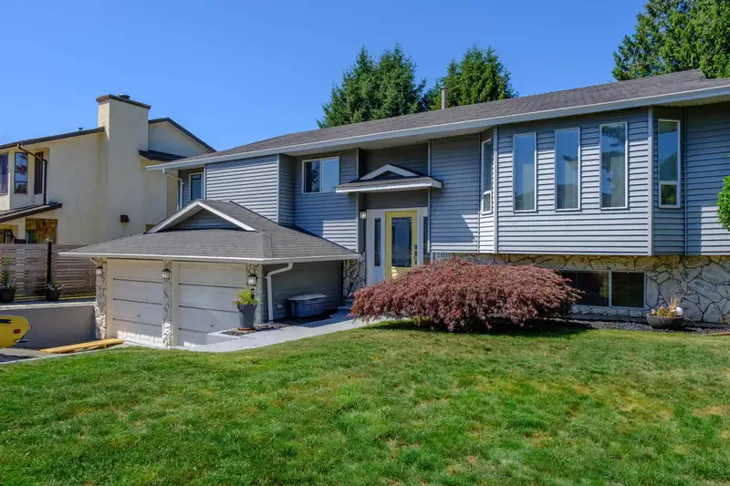 21159 DOUGLAS AVENUE - photo 2 of 34