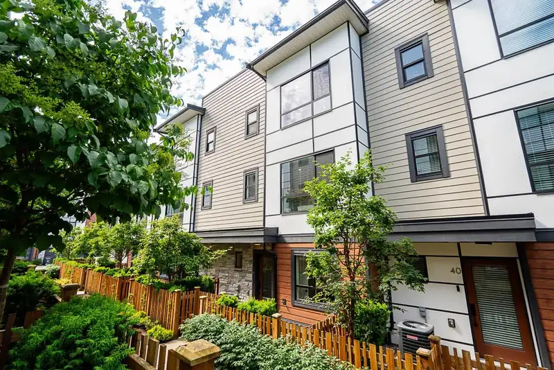 41 20150 81 AVENUE - photo 2 of 32