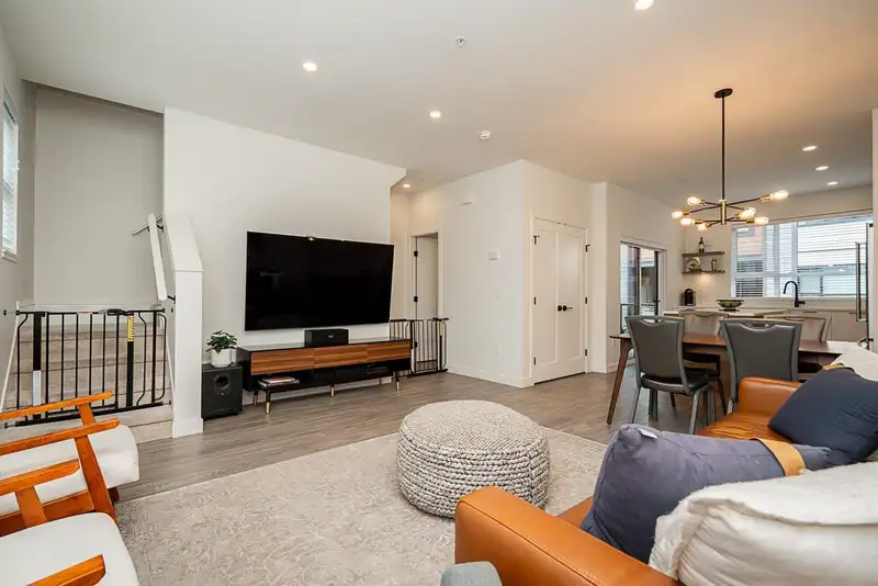 41 20150 81 AVENUE - photo 3 of 32