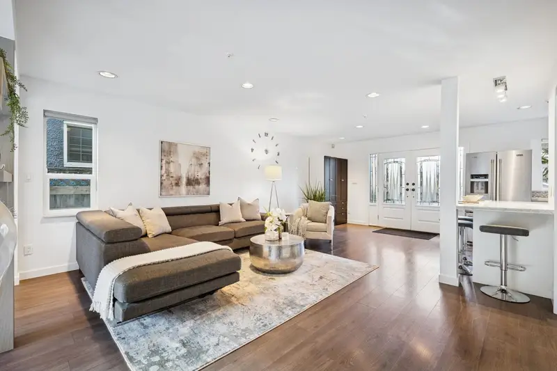 2748 E 23RD AVENUE - photo 4 of 25