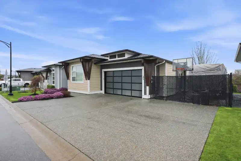 35 46213 HAKWELES ROAD - photo 2 of 40