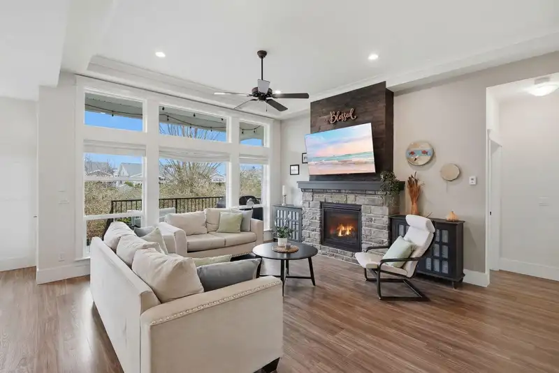 35 46213 HAKWELES ROAD - photo 4 of 40