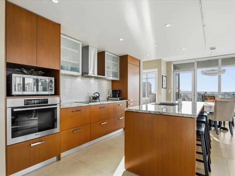 2902 1028 BARCLAY STREET - photo 3 of 25