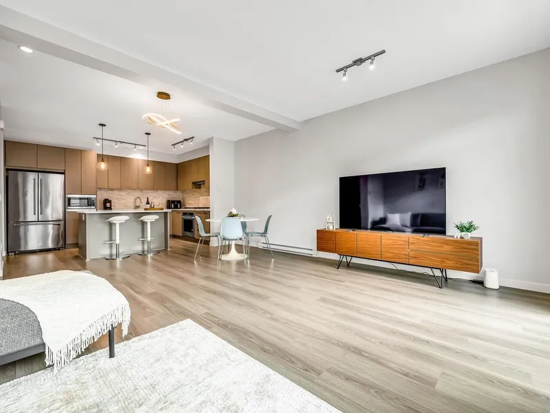 40 3500 BURKE VILLAGE PROMENADE - photo 3 of 25