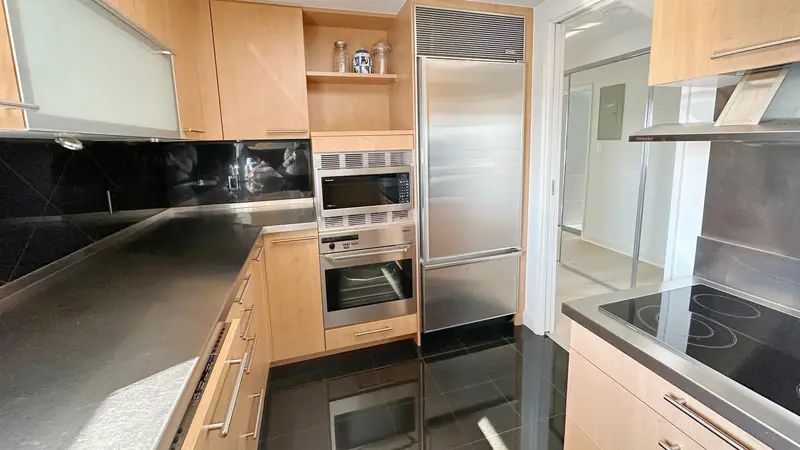 10 2575 TOLMIE STREET - photo 4 of 18