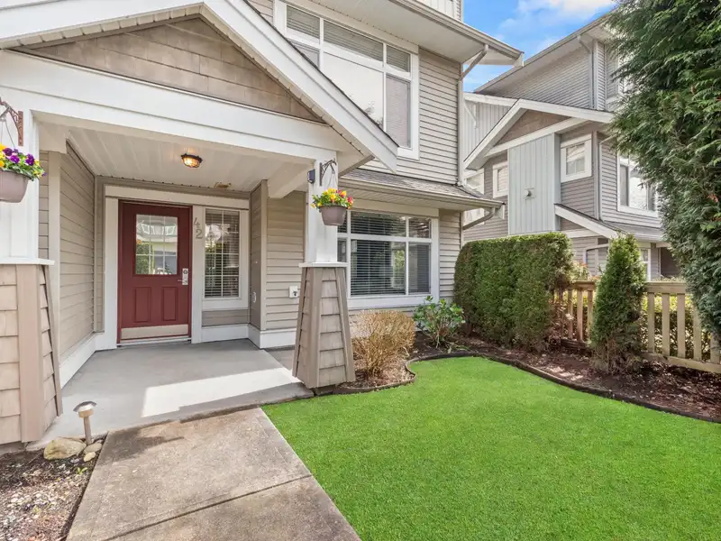 42 19330 69 AVENUE - photo 2 of 34
