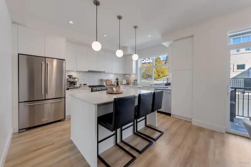 25 16561 17A AVENUE - photo 2 of 24