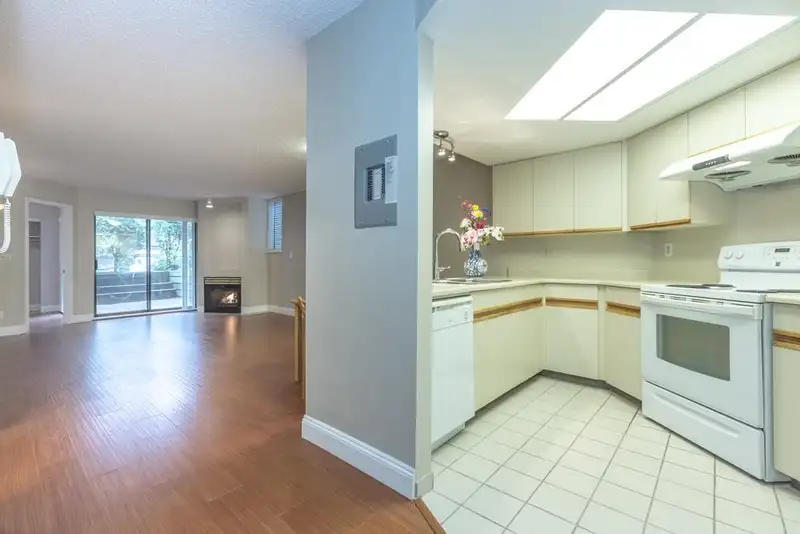 109 2925 GLEN DRIVE - photo 2 of 20