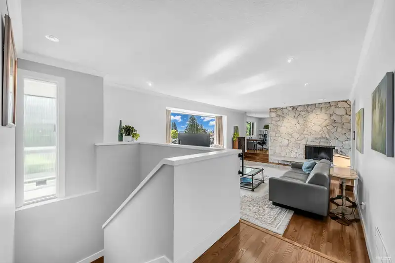 7665 SAPPERTON AVENUE - photo 4 of 39
