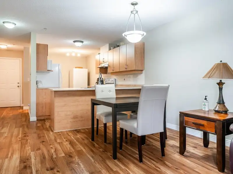 208 1668 GRANT AVENUE - photo 3 of 22