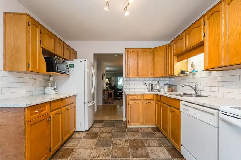 59 32691 GARIBALDI DRIVE - photo 4 of 39