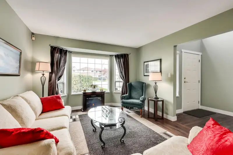21082 92A AVENUE - photo 3 of 32