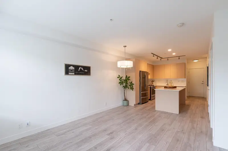 113 20673 78 AVENUE - photo 2 of 16