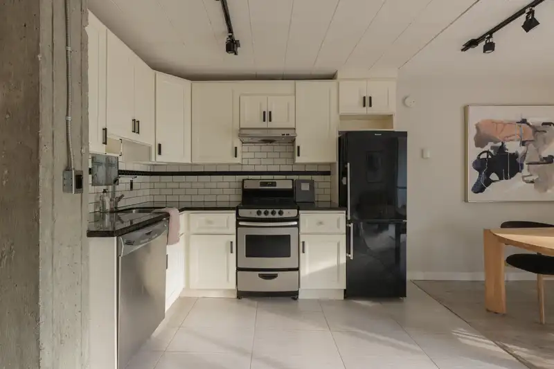 207 2012 FULLERTON AVENUE - photo 2 of 22