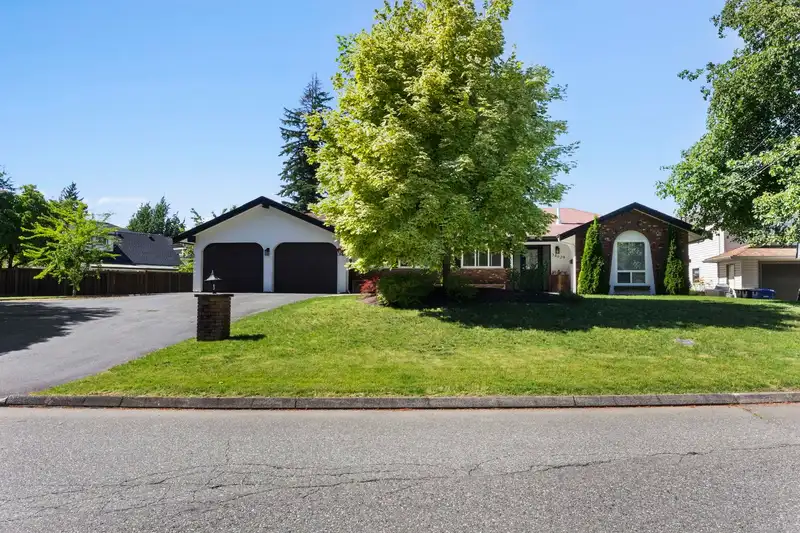 34629 ASCOTT AVENUE - photo 1 of 40