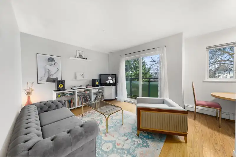 401 33 N TEMPLETON DRIVE - photo 1 of 21